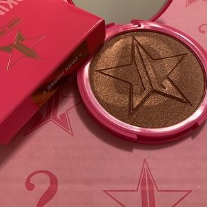 Jeffree Star highlighter